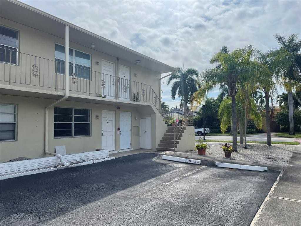 1555 Tyler St #1555-4 - Photo 3 of 9