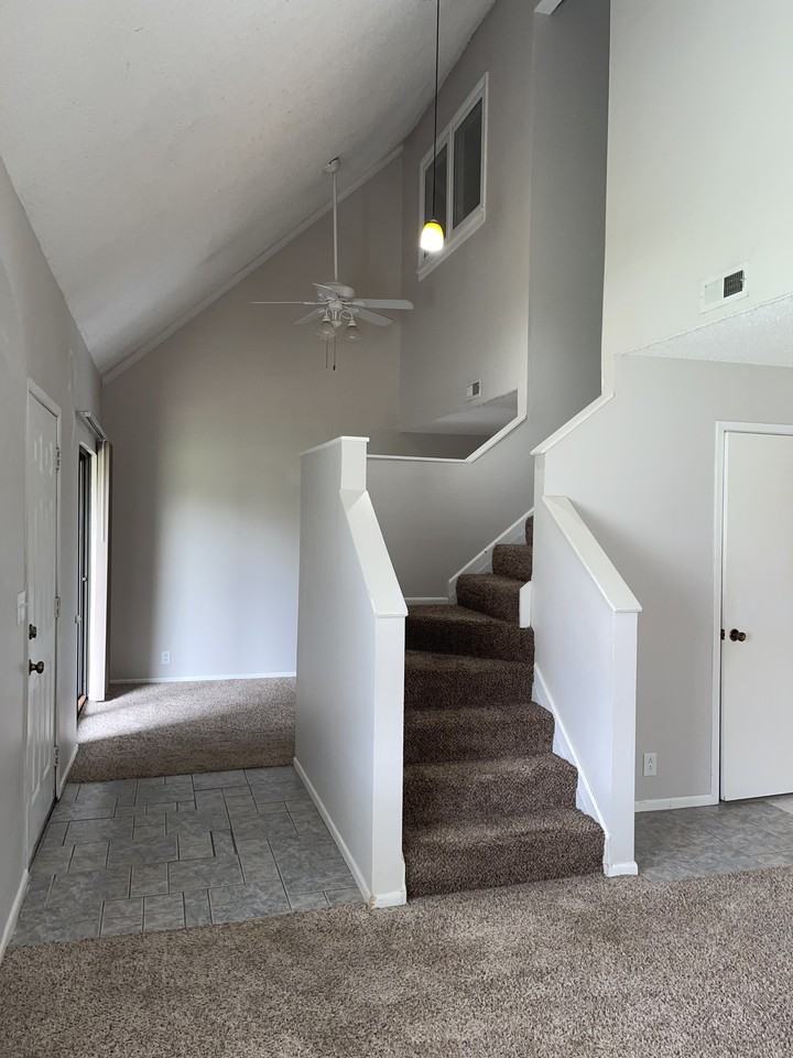 207 Wisconsin St #1 - Photo 5 of 7