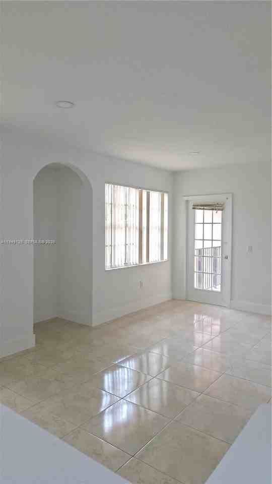 2101 Belmont Ln #2101-2101 - Photo 4 of 38