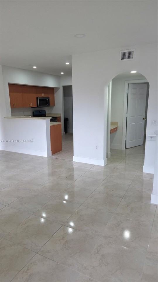 2101 Belmont Ln #2101-2101 - Photo 6 of 38