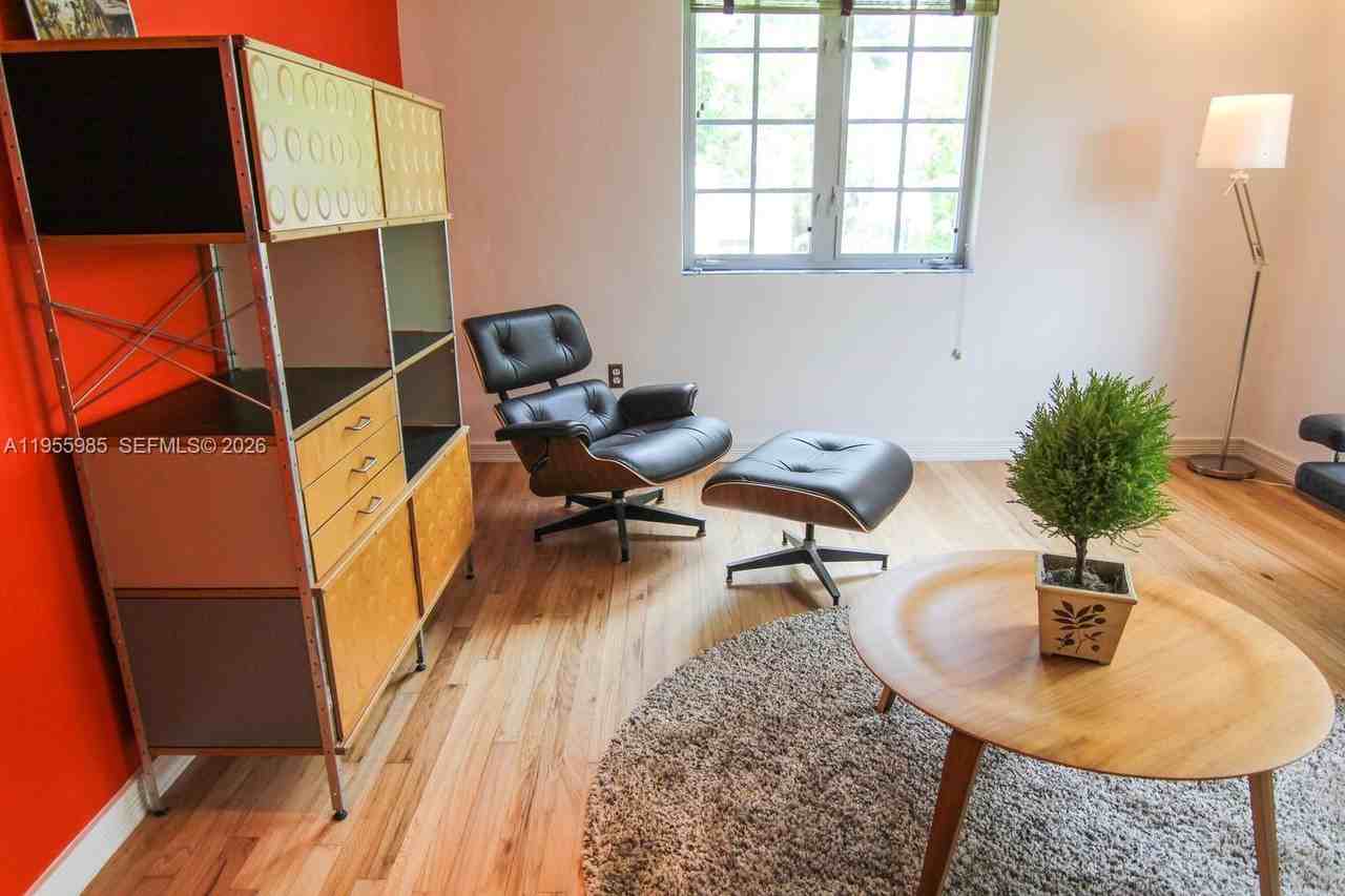 400 Blk Meridian #400 - Photo 3 of 20