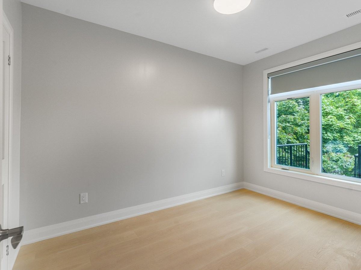 543 Roxton Rd - Photo 6 of 11