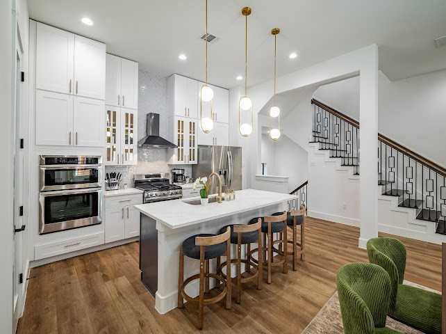 1305 E 27th St #1305B