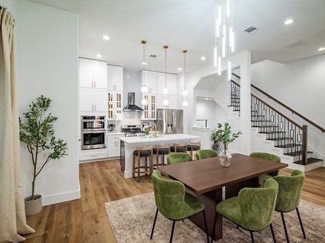 1305 E 27th St #1305B - Photo 3 of 24