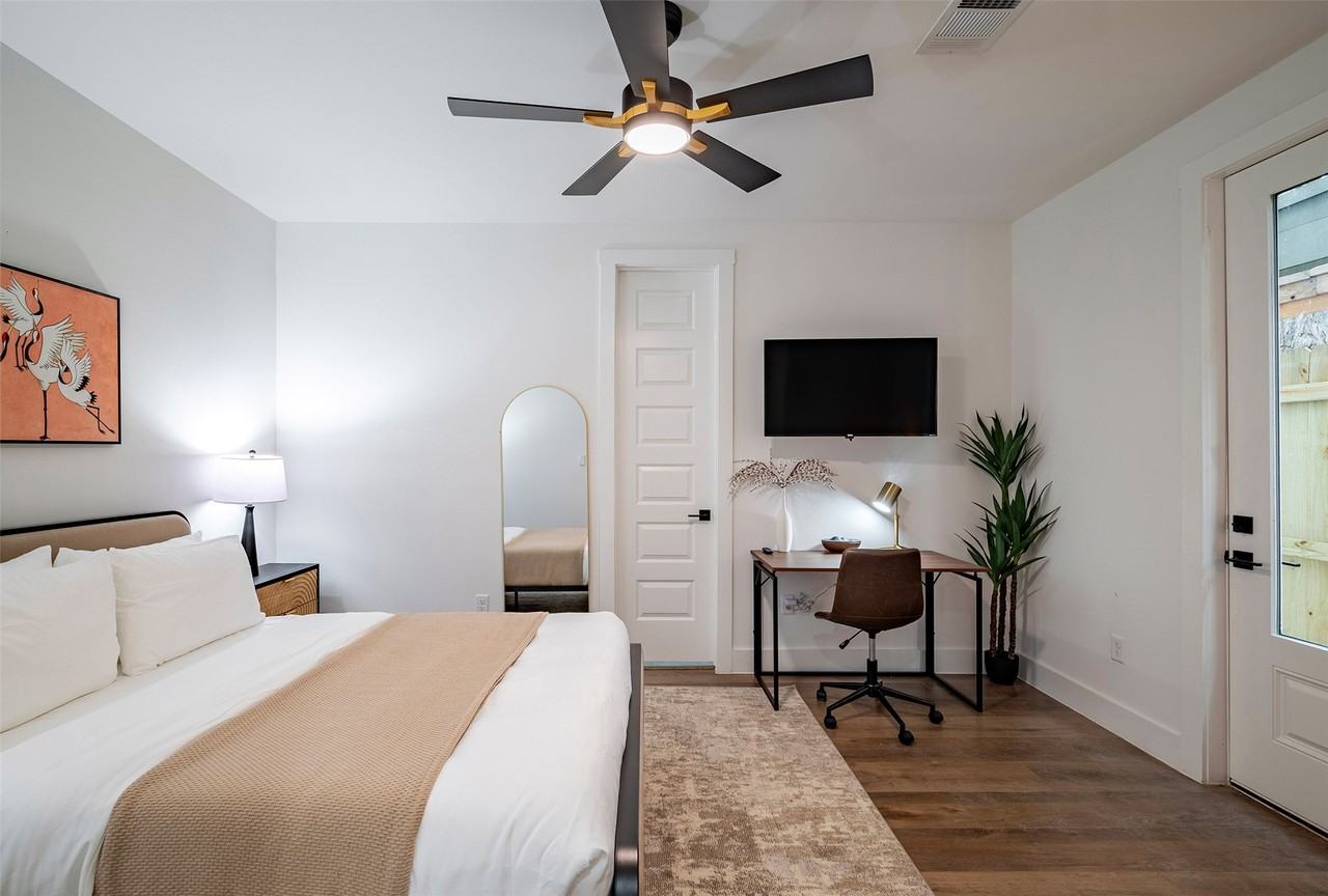 1305 E 27th St #1305B - Photo 5 of 24