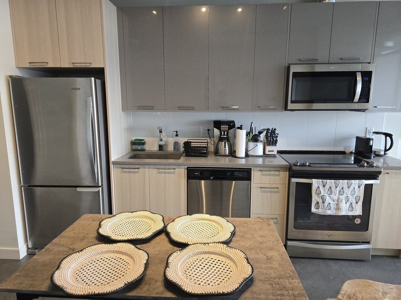 8 Avenue Southeast - Photo 3 of 18