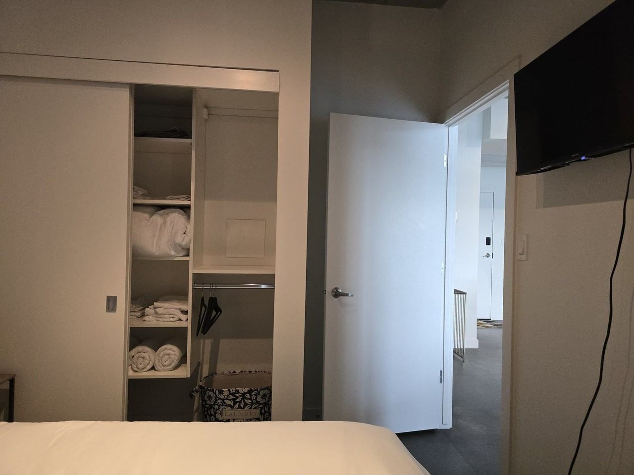 8 Avenue Southeast - Photo 7 of 18