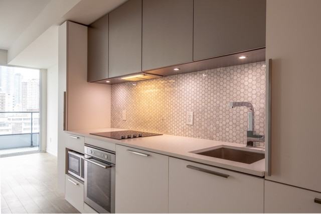 85 Axis Condos #1610 - Photo 5 of 9