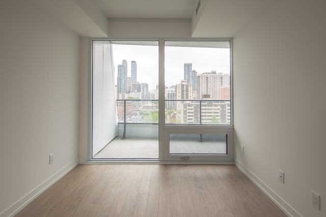 85 Axis Condos #1610 - Photo 6 of 9