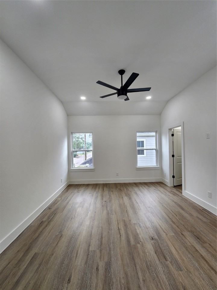 650 Everett St #650B - Photo 5 of 20