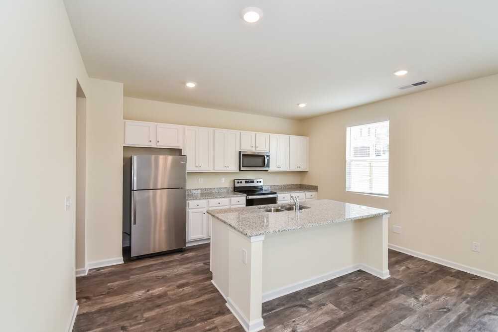 324 Hamilton Pointe Dr - Photo 6 of 17