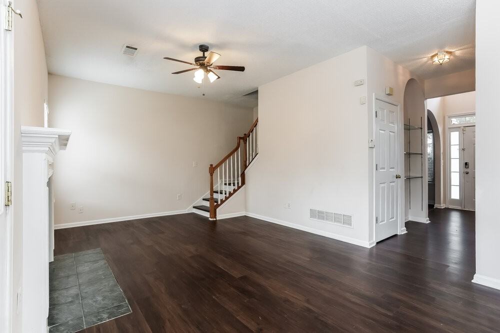 5929 Rosie Ln Se - Photo 4 of 17