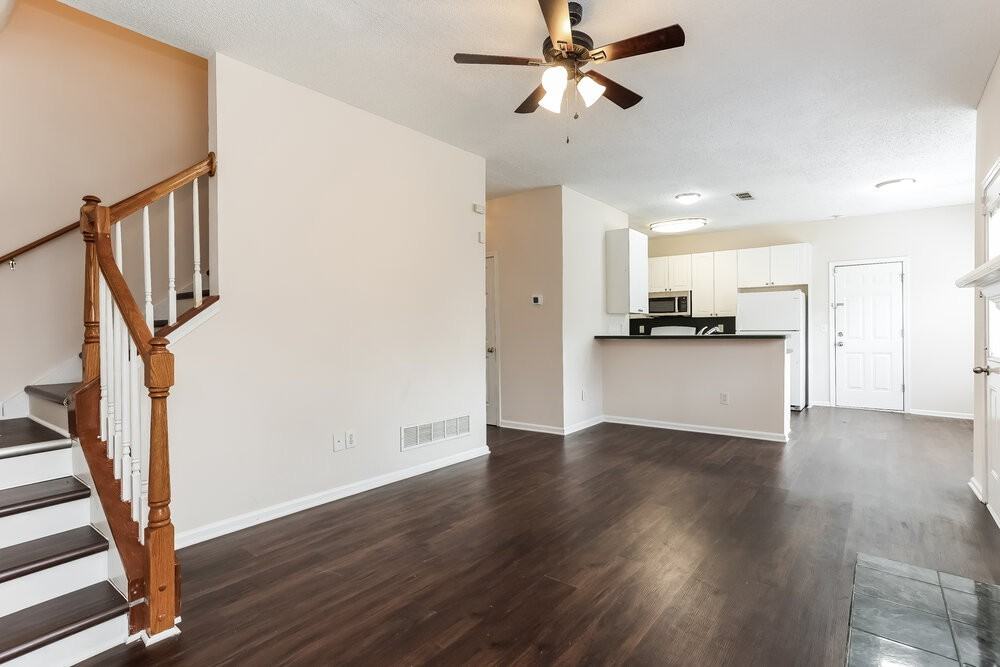 5929 Rosie Ln Se - Photo 5 of 17