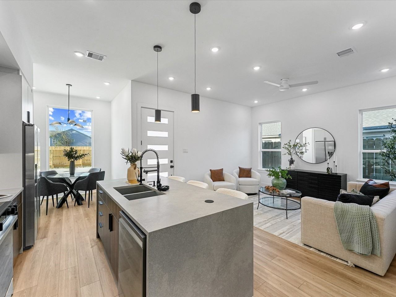 8318 Williamsdell St #8318A - Photo 4 of 23