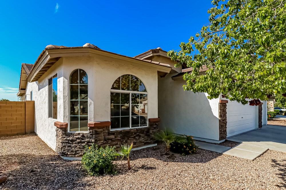 7313 W Ellis St - Photo 3 of 16