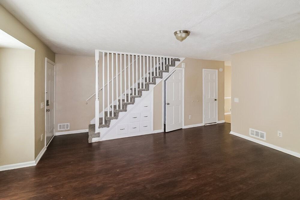 5351 Ridgemere Ct - Photo 4 of 17