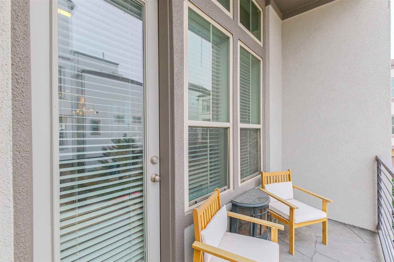 809 Leavenworth Ave #809 - Photo 3 of 29