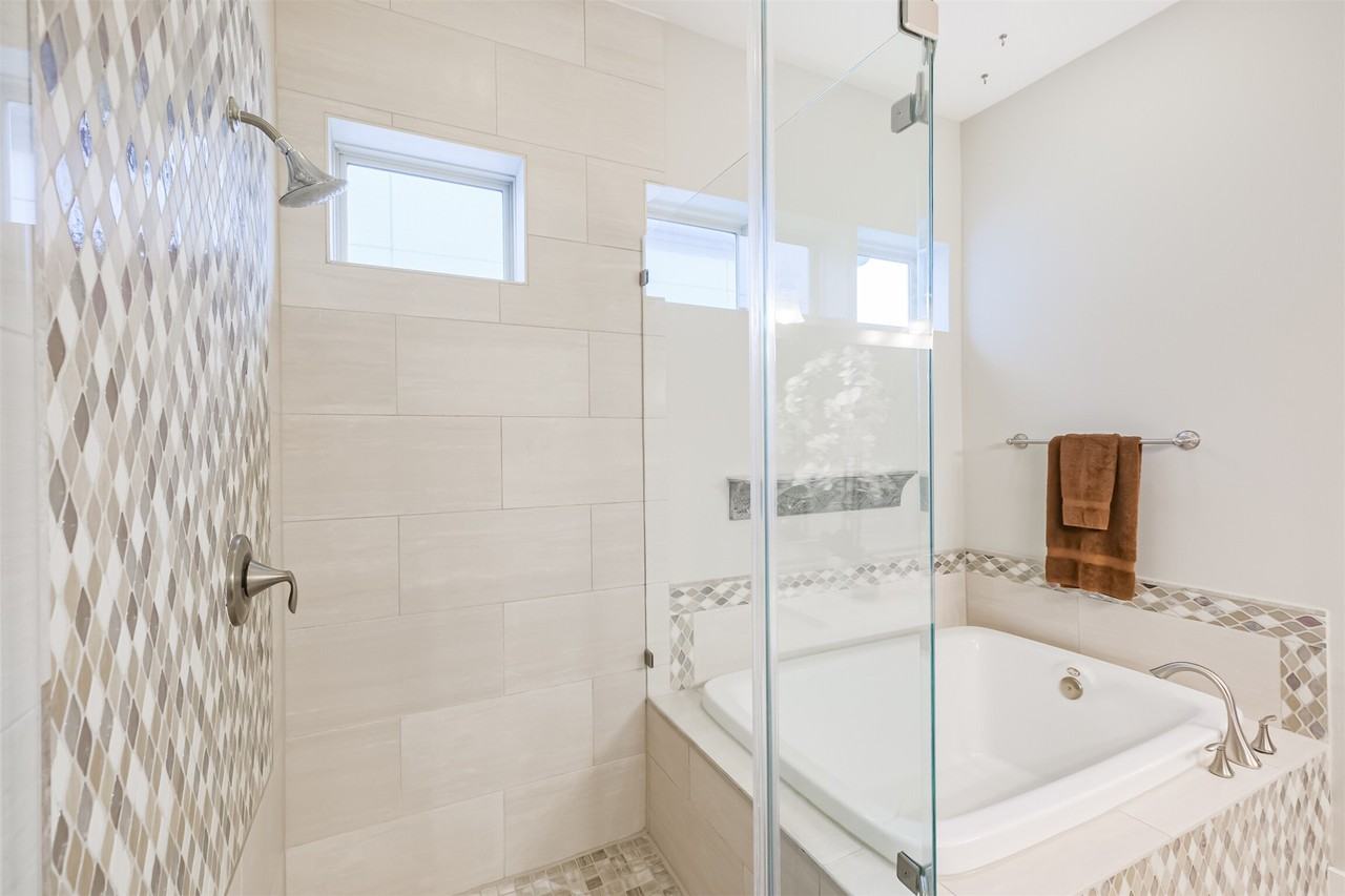 809 Leavenworth Ave #809 - Photo 4 of 29