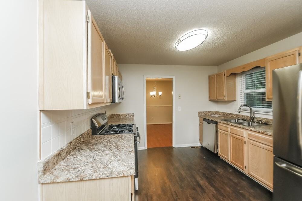 2624 Loring Rd Nw - Photo 7 of 17