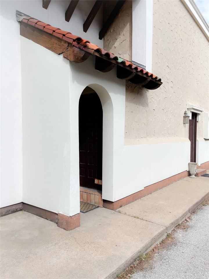 2744 Briarhurst Dr #2744-50 - Photo 5 of 23