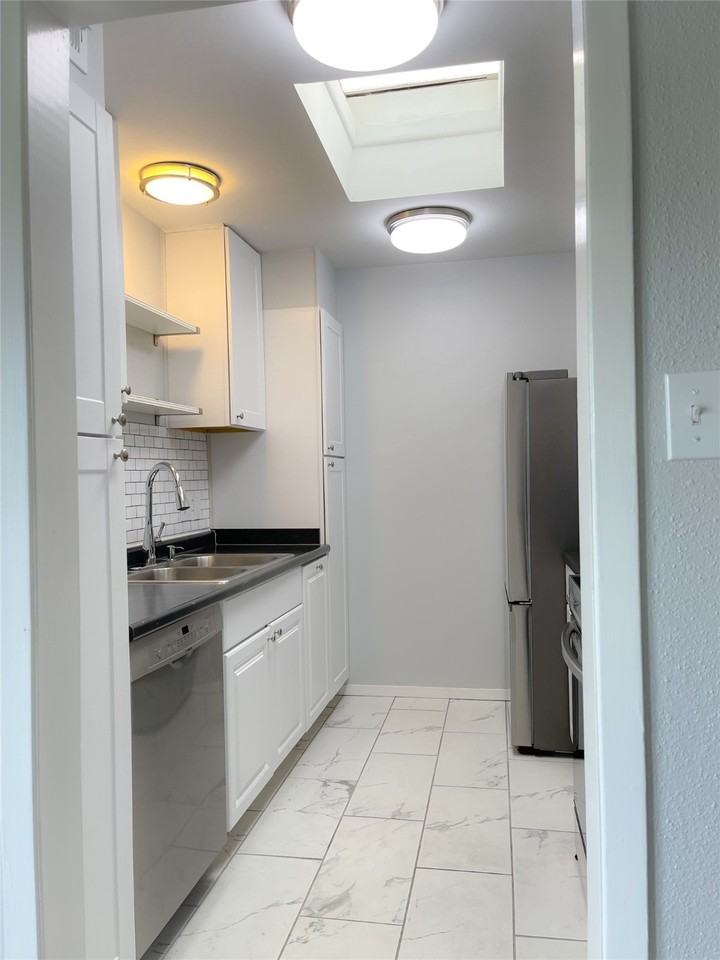 2744 Briarhurst Dr #2744-50 - Photo 7 of 23