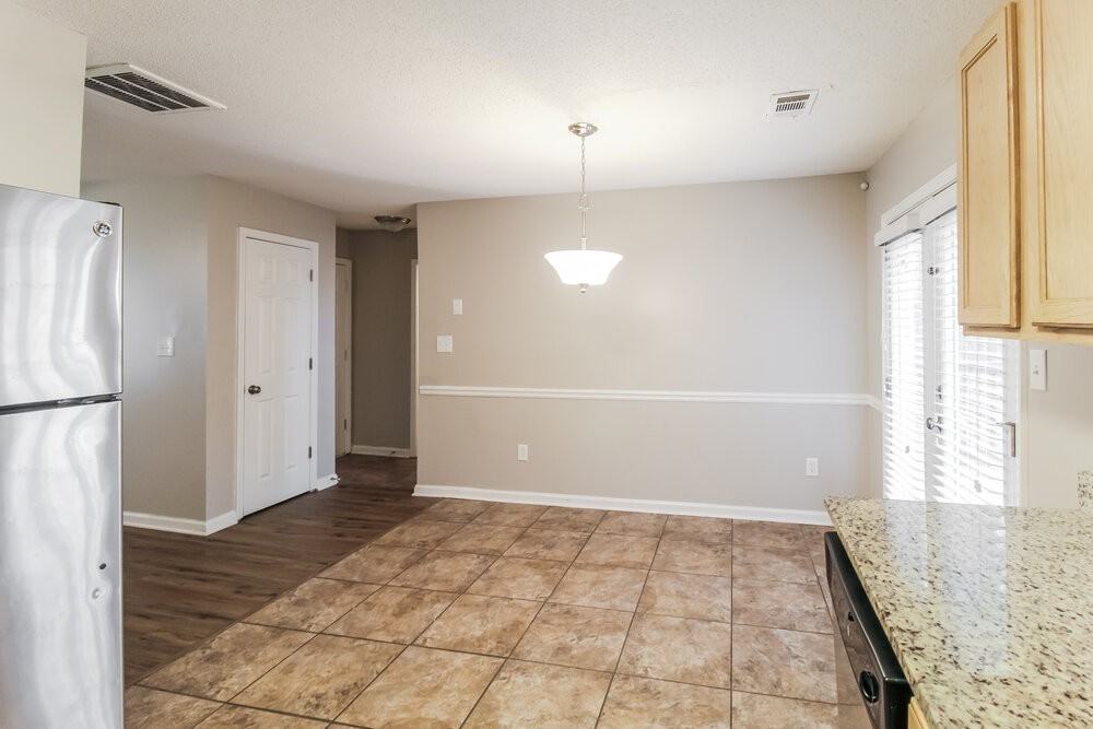 7152 Ravenwood Ln - Photo 6 of 17