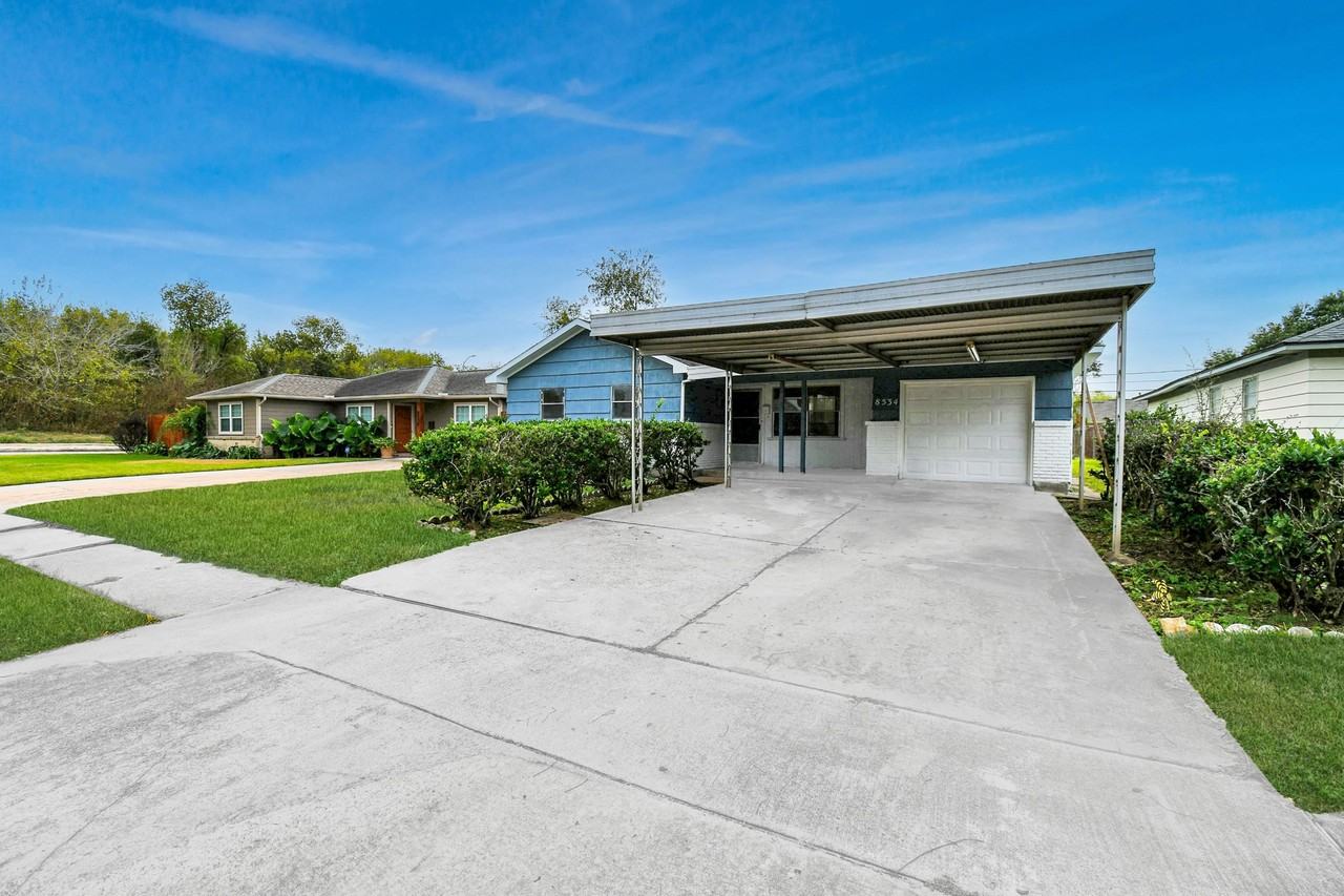 8534 Fillmore St #8534 - Photo 3 of 39