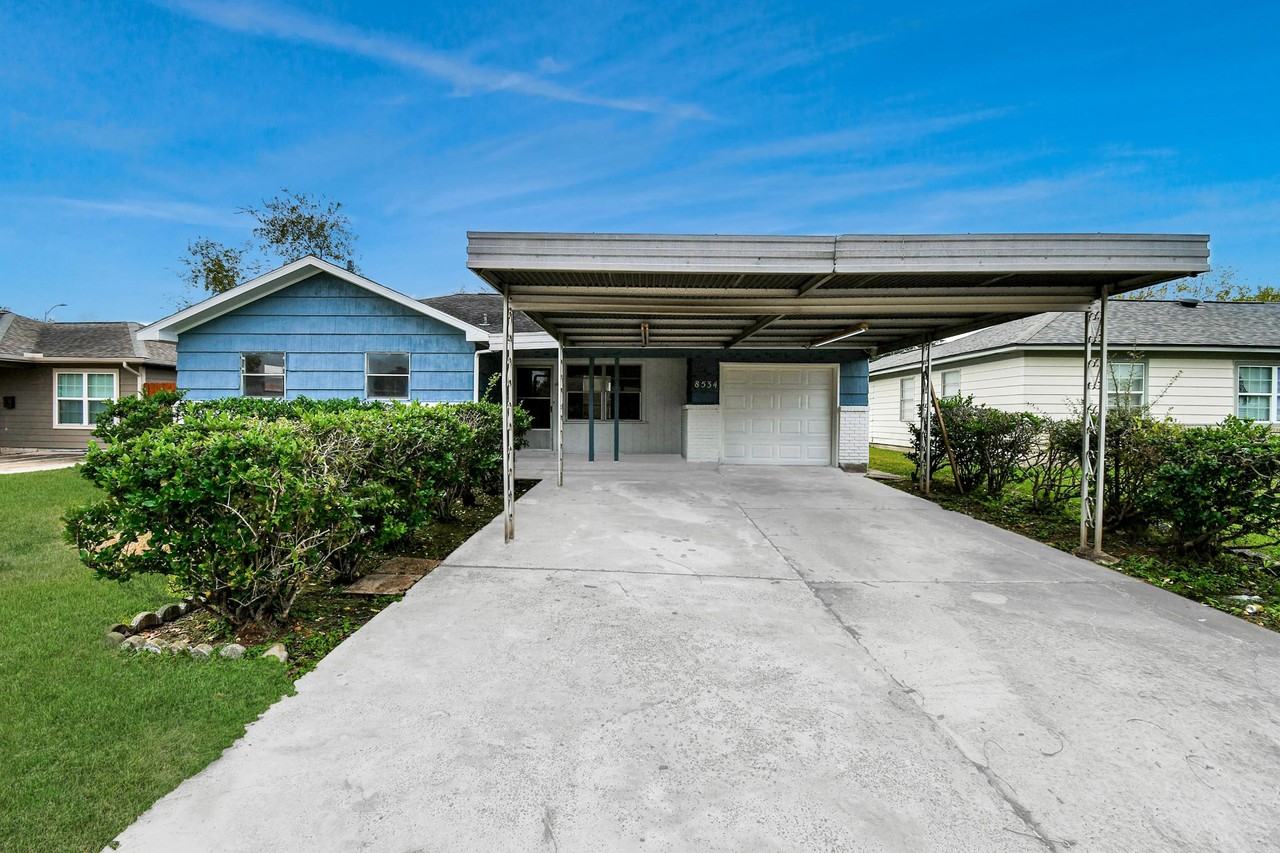 8534 Fillmore St #8534 - Photo 4 of 39