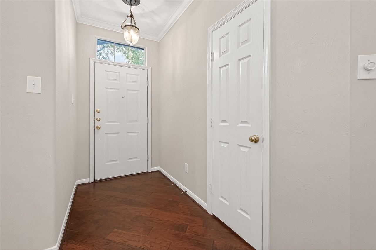 2330 Everest Way #2330 - Photo 3 of 49