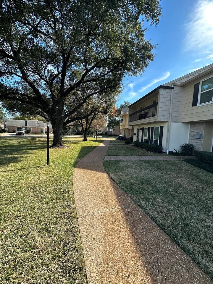 10378 Briar Forest Dr #1037832-5 - Photo 2 of 18