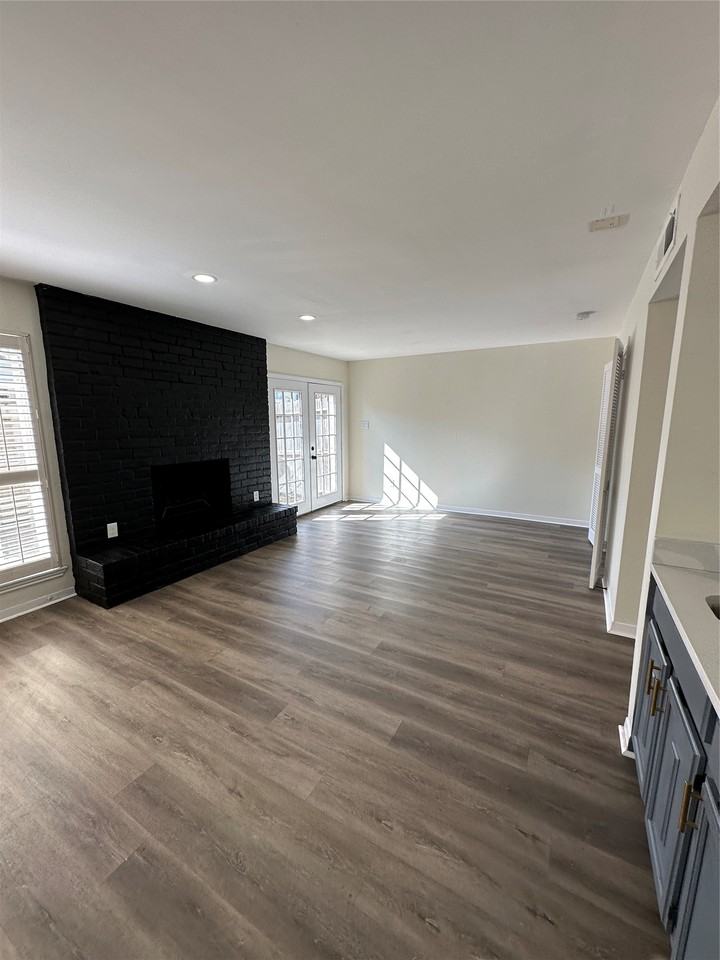 10378 Briar Forest Dr #1037832-5 - Photo 5 of 18