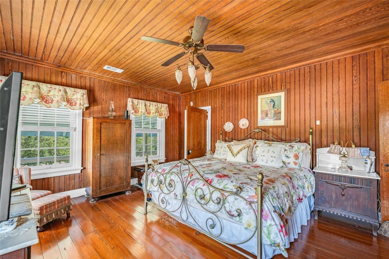 813 Nelson Ave #813 - Photo 2 of 41