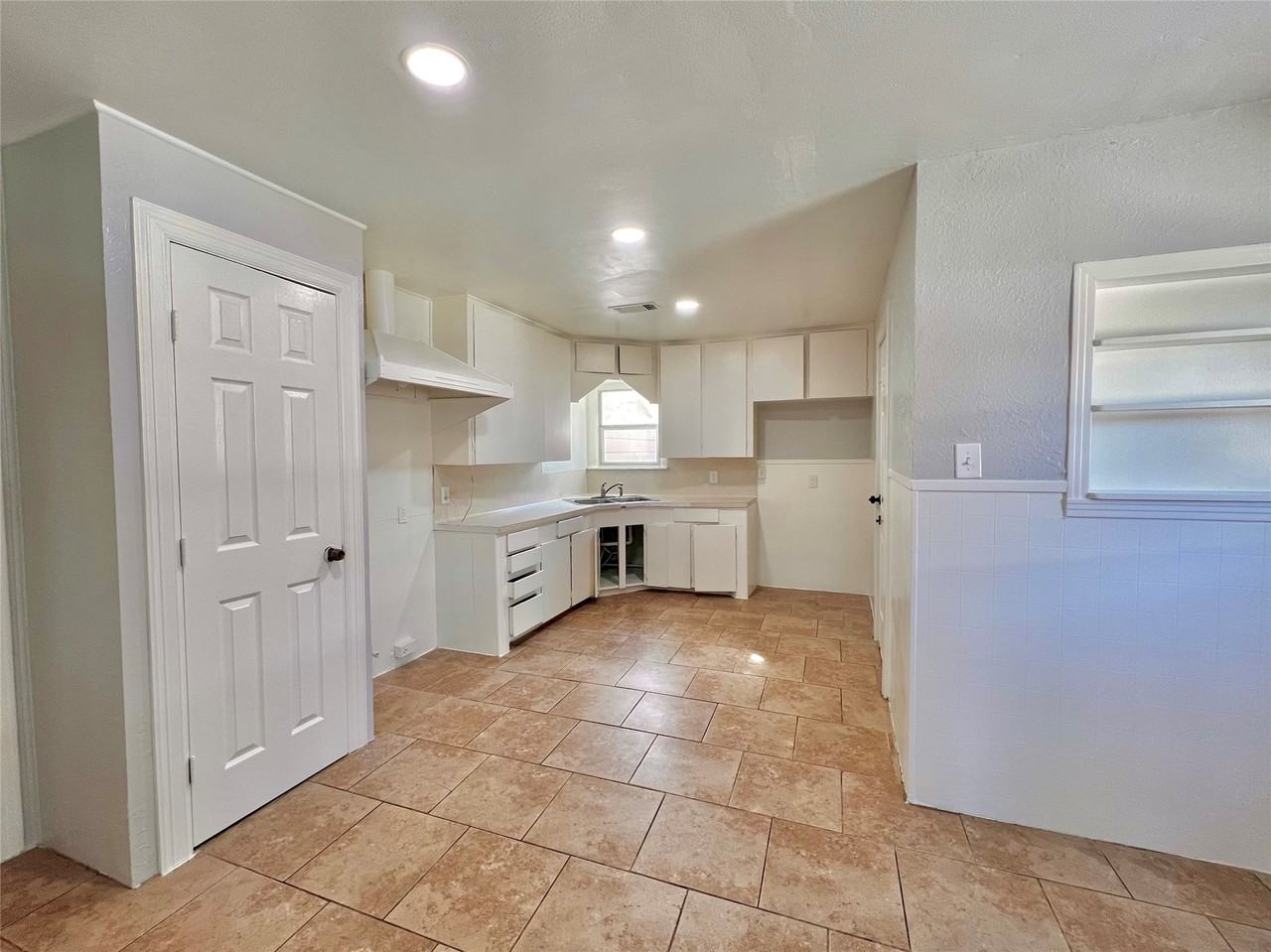 914 Bunton St #914 - Photo 7 of 15