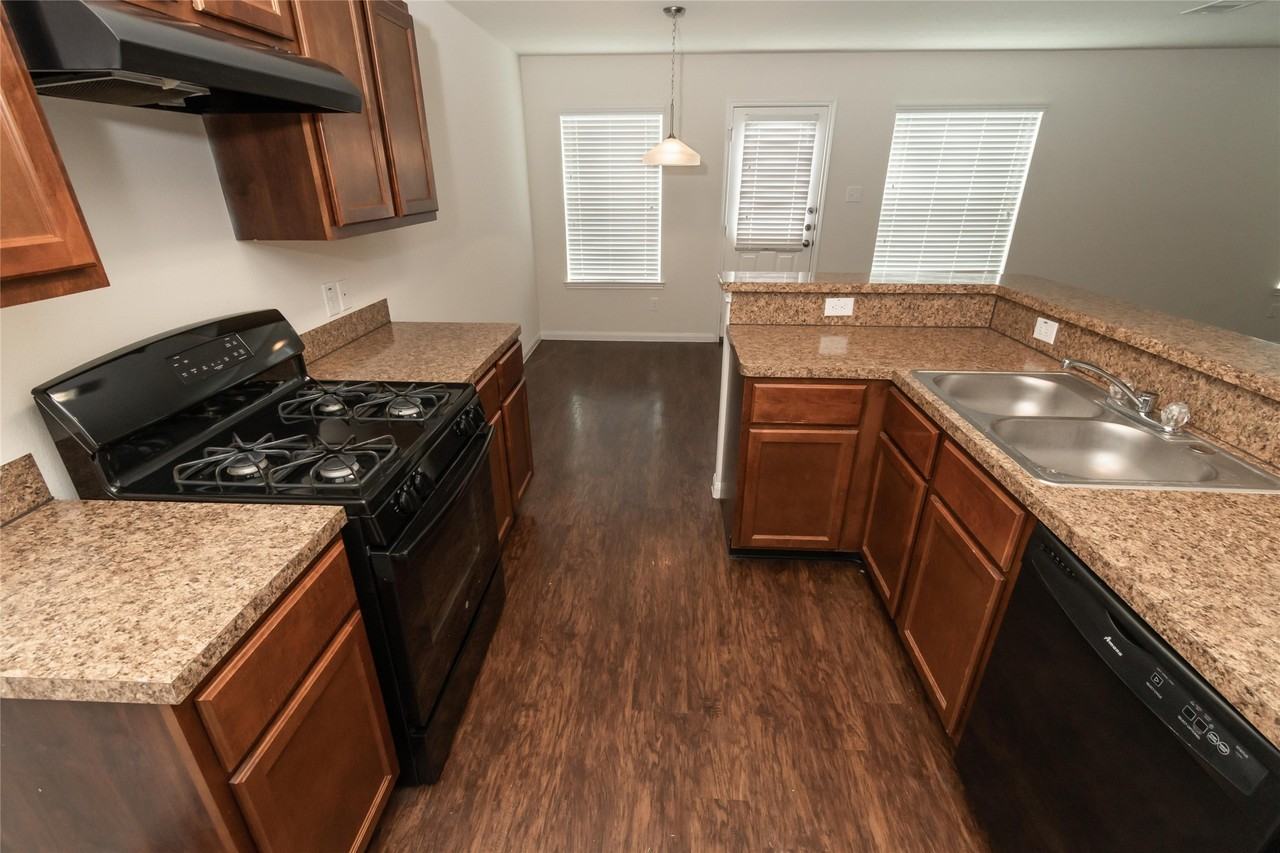 21219 Grand Field Ct #21219 - Photo 3 of 10