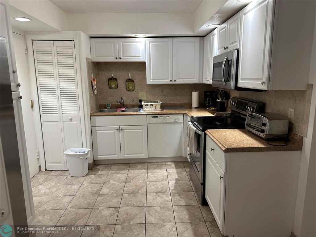 4100 Galt Ocean Dr #4100-611 - Photo 7 of 14