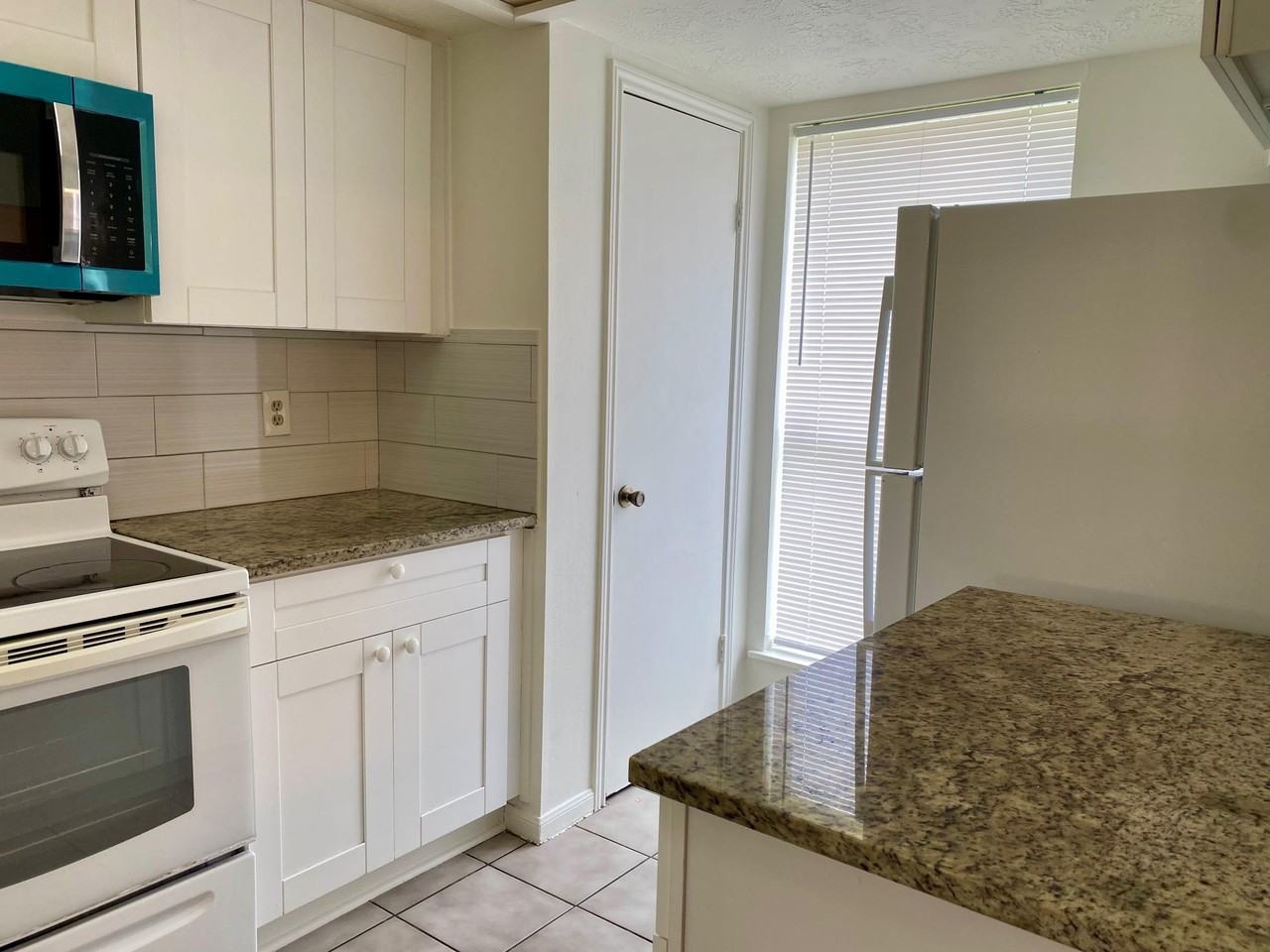 16310 Setter Ct #16310 - Photo 3 of 6