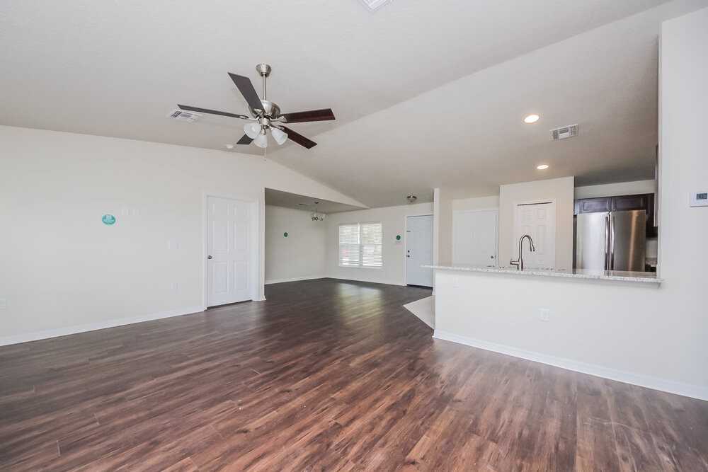 938 Nancy Ct - Photo 4 of 16