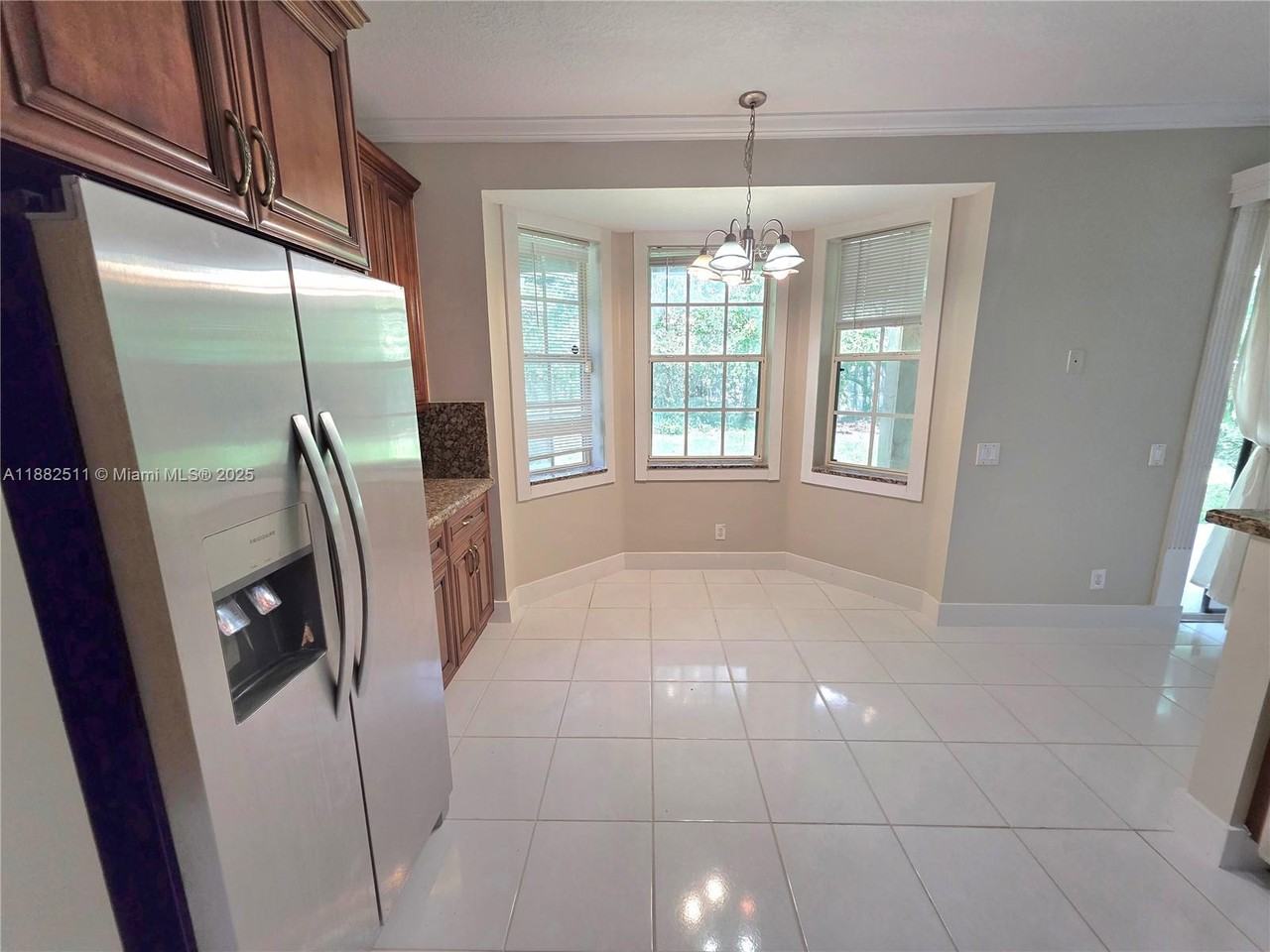 584 Cambridge Dr #584 - Photo 2 of 20