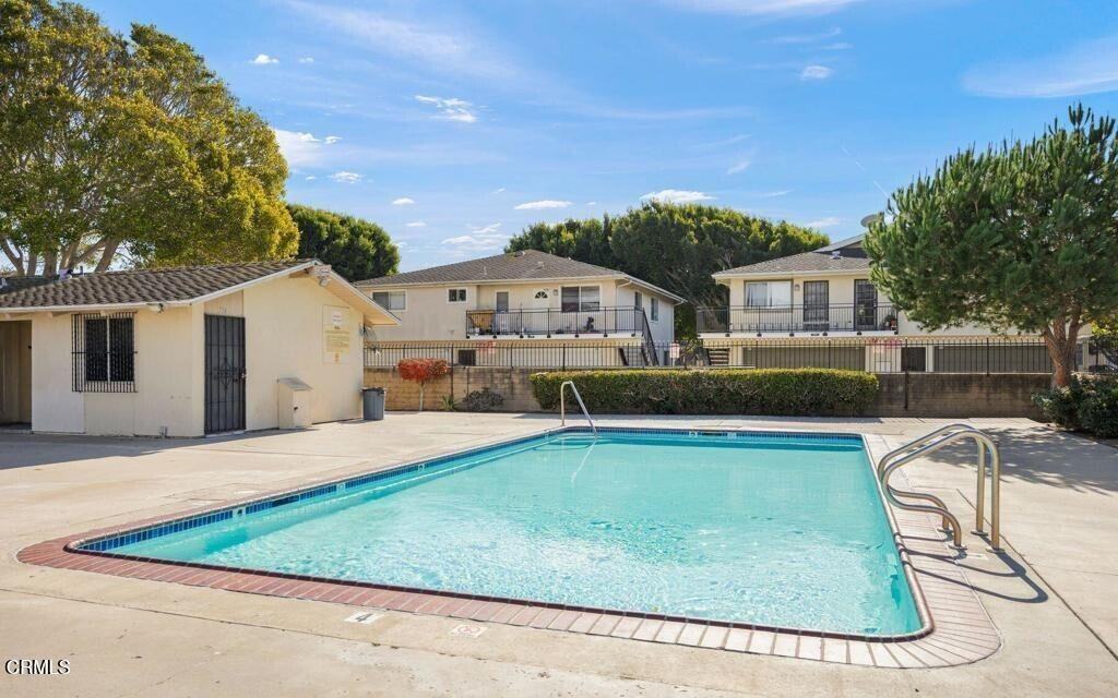 682 W Hemlock St #682 - Photo 2 of 3