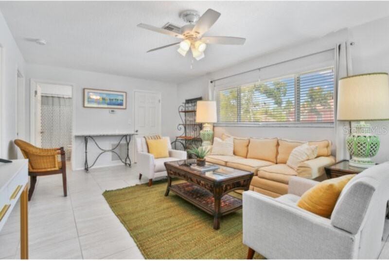 422 Julia Pl #422C - Photo 4 of 19