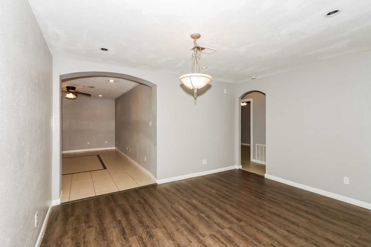 1303 W Phillips St #1303 - Photo 4 of 15