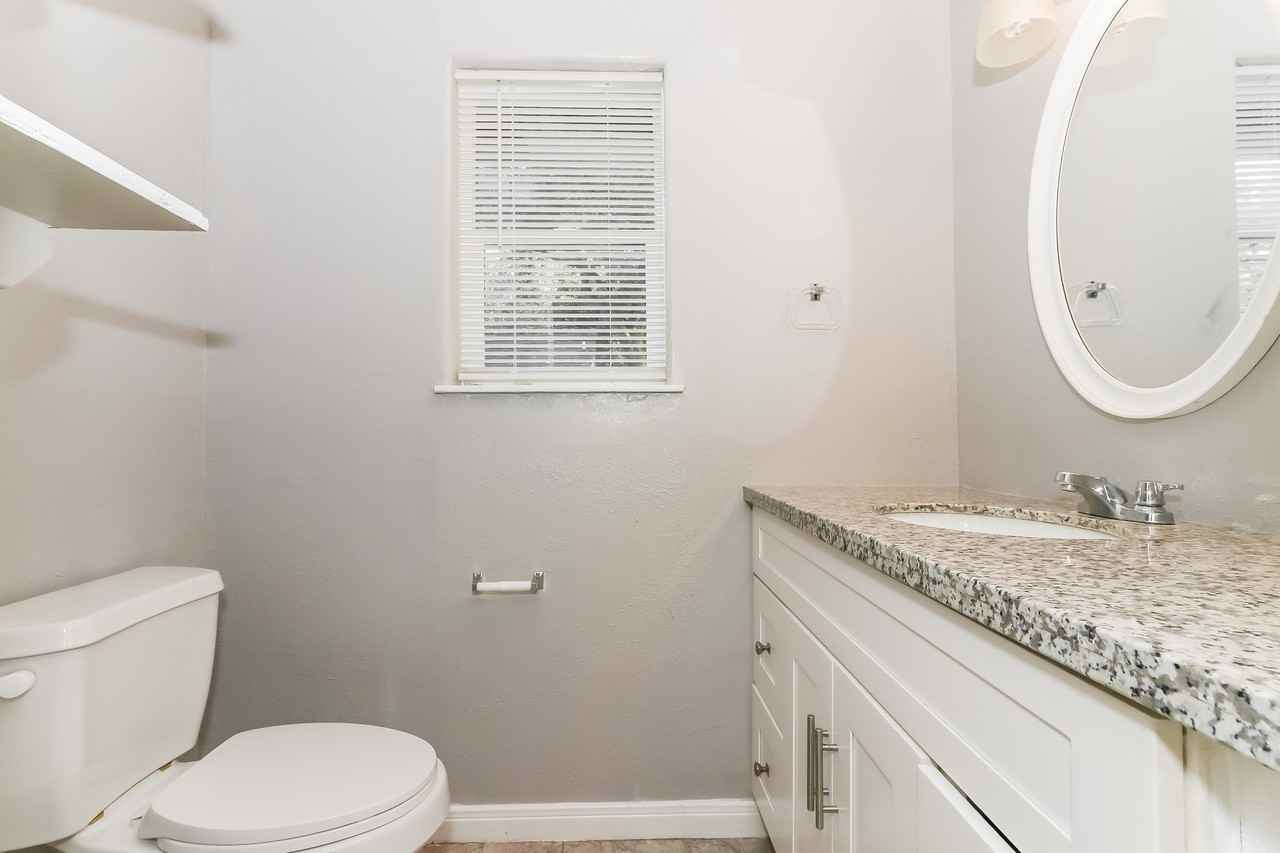 1303 W Phillips St #1303 - Photo 7 of 15