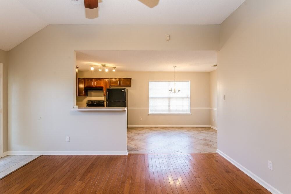 7744 Shadow Glen Ln - Photo 3 of 15