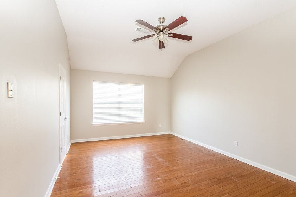 7744 Shadow Glen Ln - Photo 6 of 15