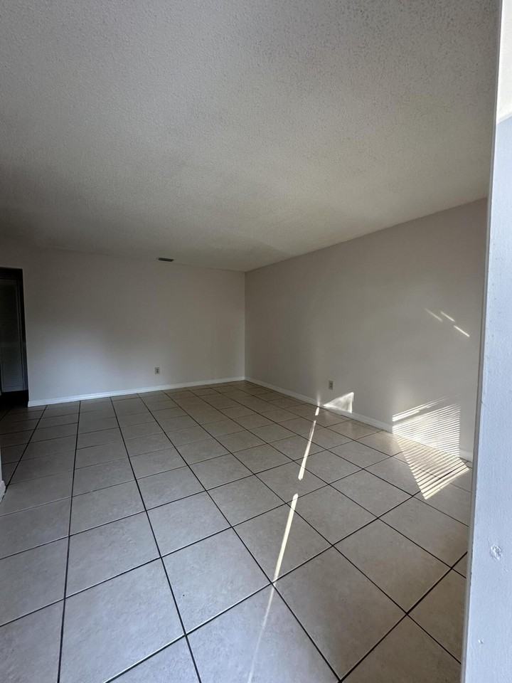 948 Louisiana Ave #948 - Photo 3 of 43