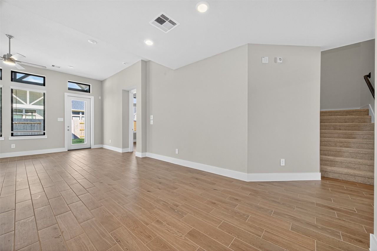 24114 Blooming Daisy Cir #24114 - Photo 4 of 42