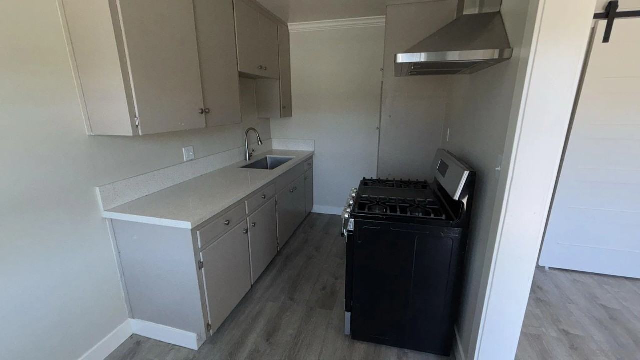 297 S Mollison Ave #297 - Photo 3 of 13