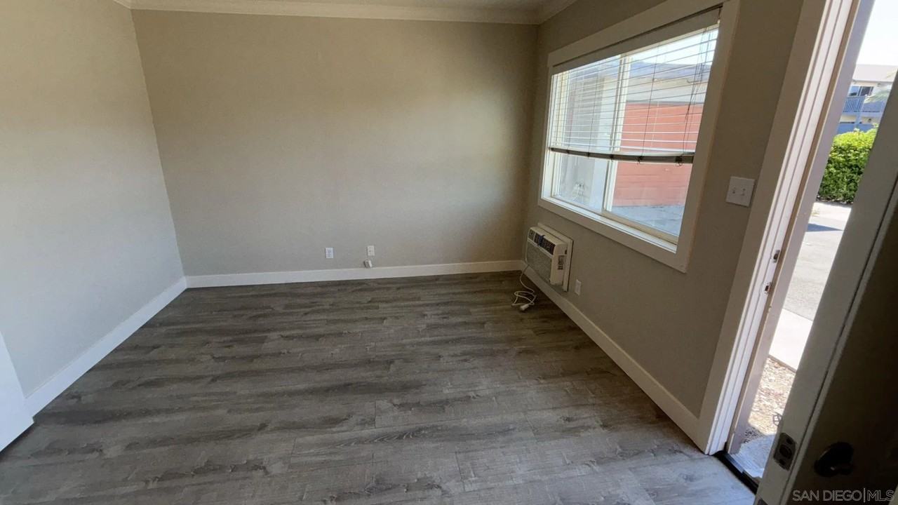 297 S Mollison Ave #297 - Photo 4 of 13