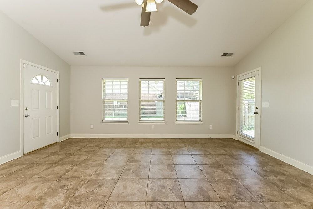 45 Clover St - Photo 2 of 22