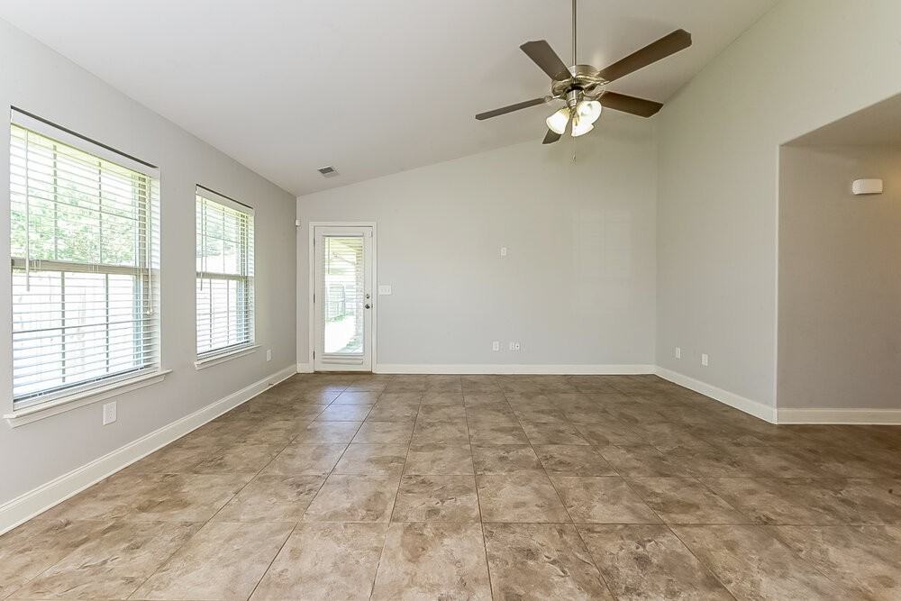 45 Clover St - Photo 3 of 22